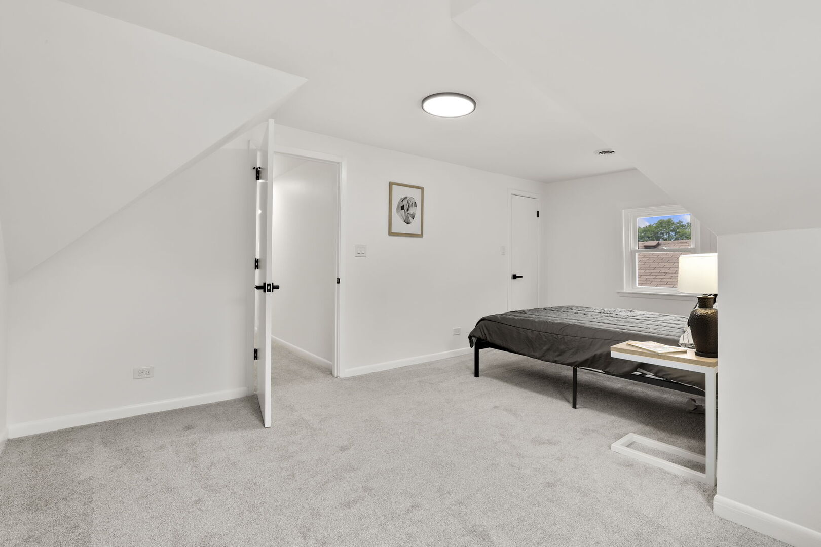 5828 N Melvina Avenue