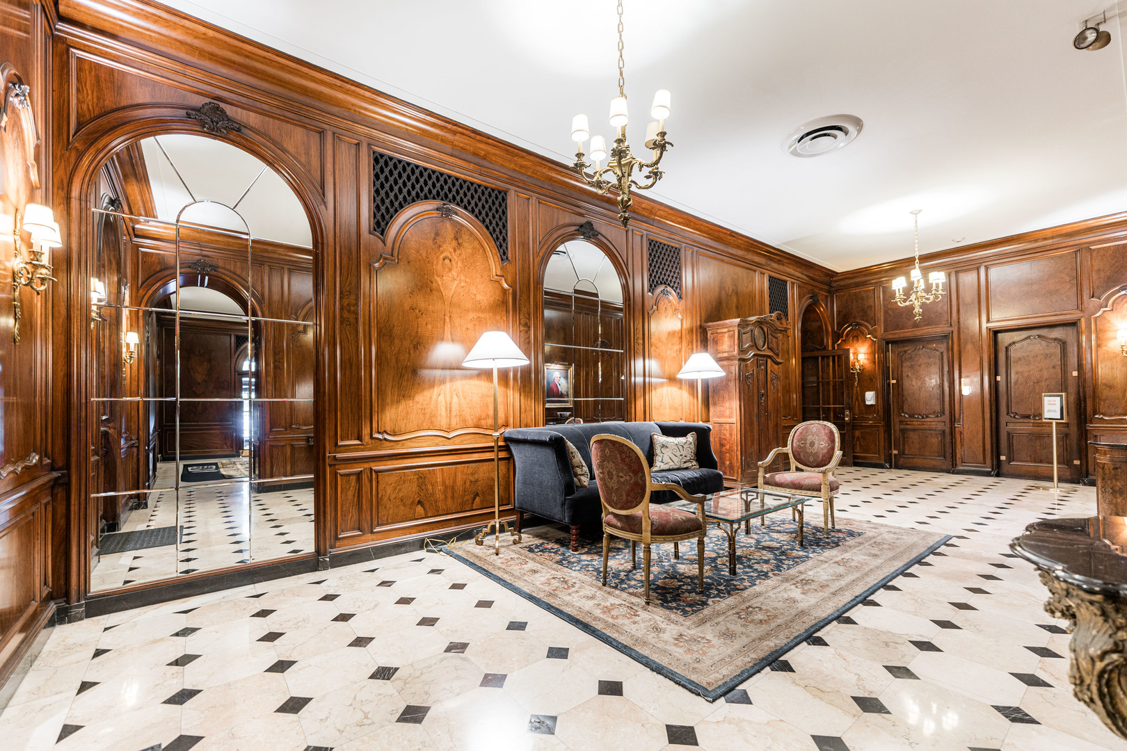 2000 N Lincoln Park West Parkway Unit: 607