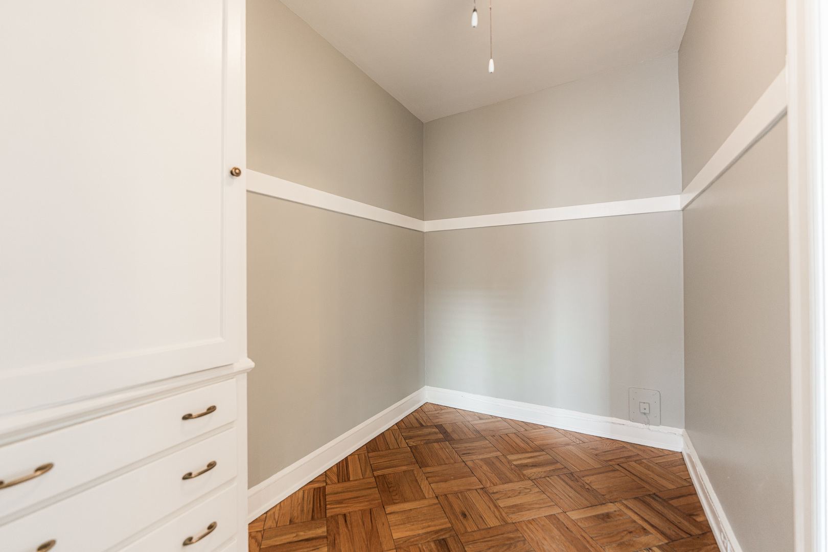 2000 N Lincoln Park West Parkway Unit: 607