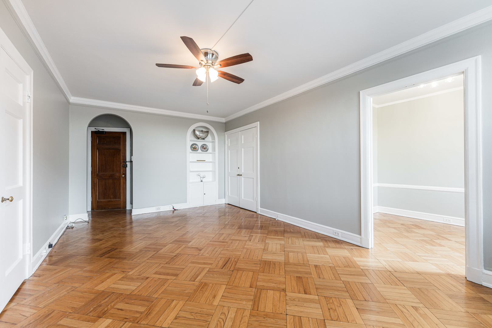 2000 N Lincoln Park West Parkway Unit: 607