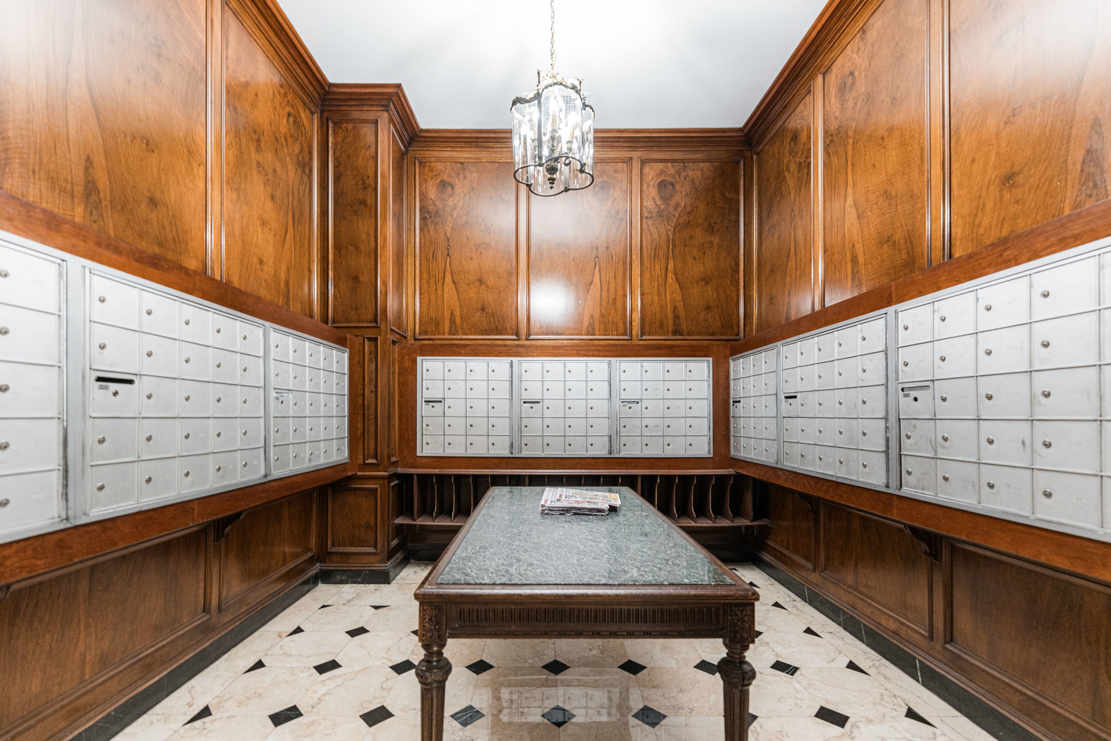 2000 N Lincoln Park West Parkway Unit: 607