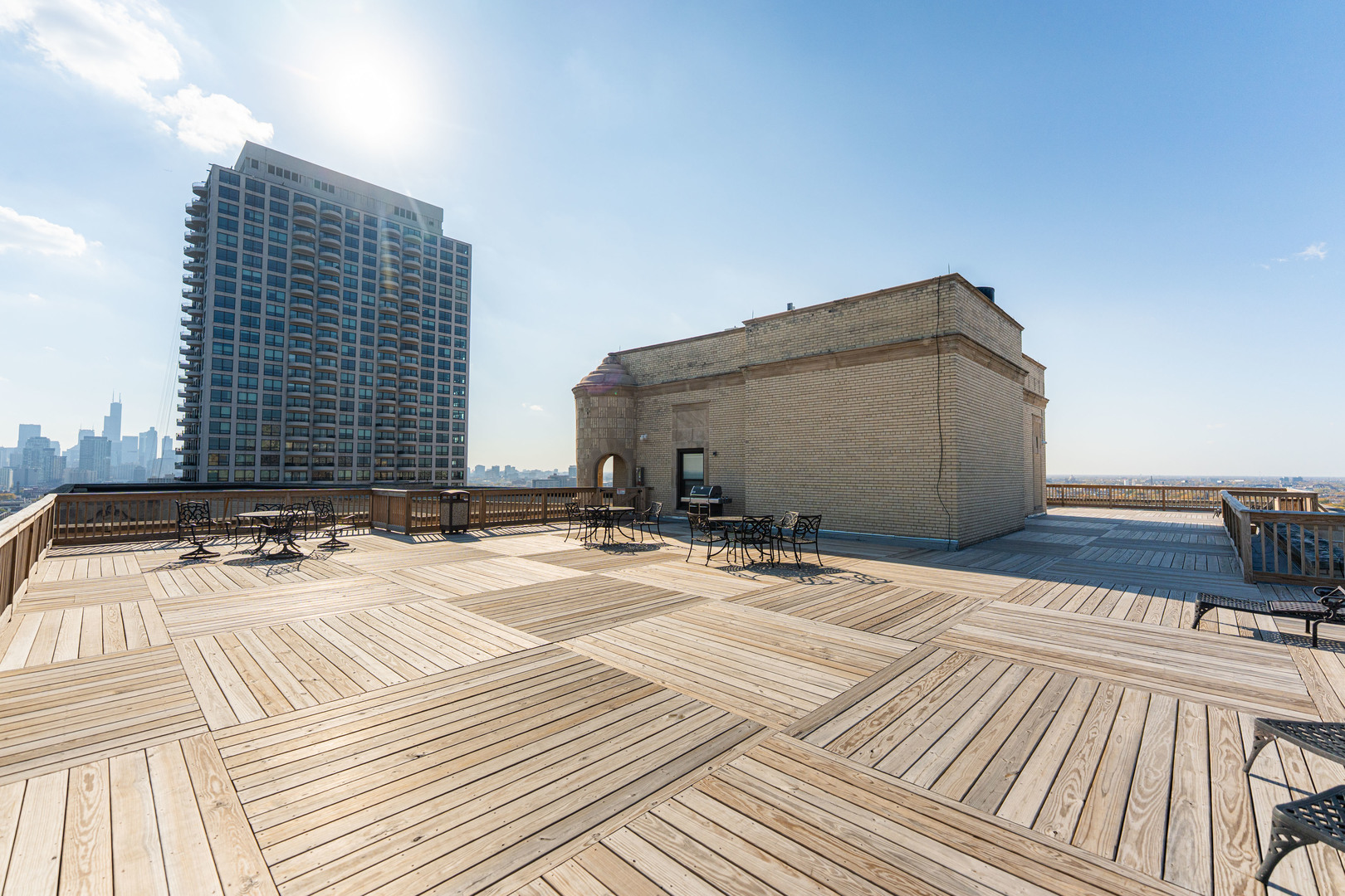 2000 N Lincoln Park West Parkway Unit: 607