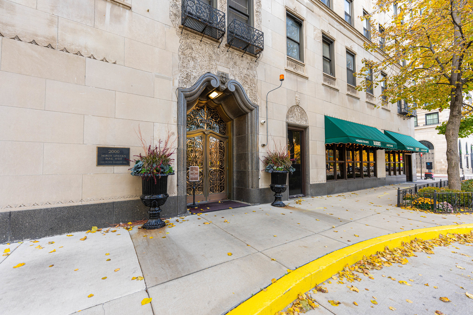 2000 N Lincoln Park West Parkway Unit: 607