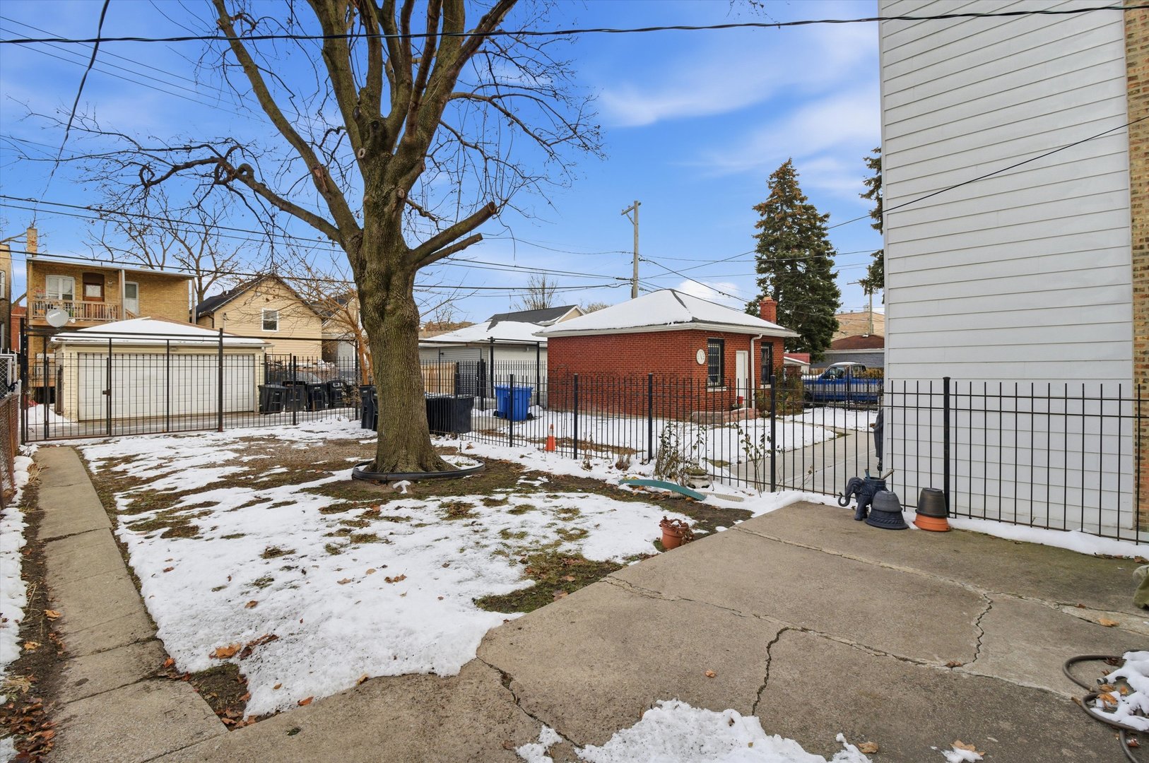 1525 N Springfield Avenue