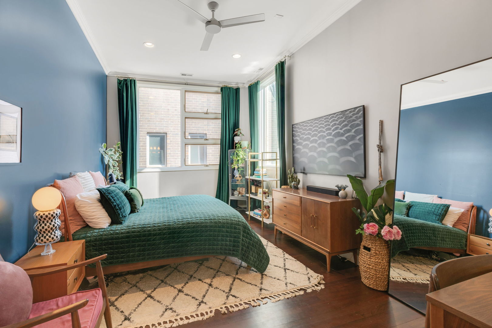 1555 N Wood Street Unit: 203