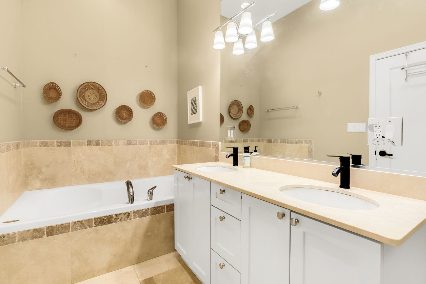 1555 N Wood Street Unit: 203