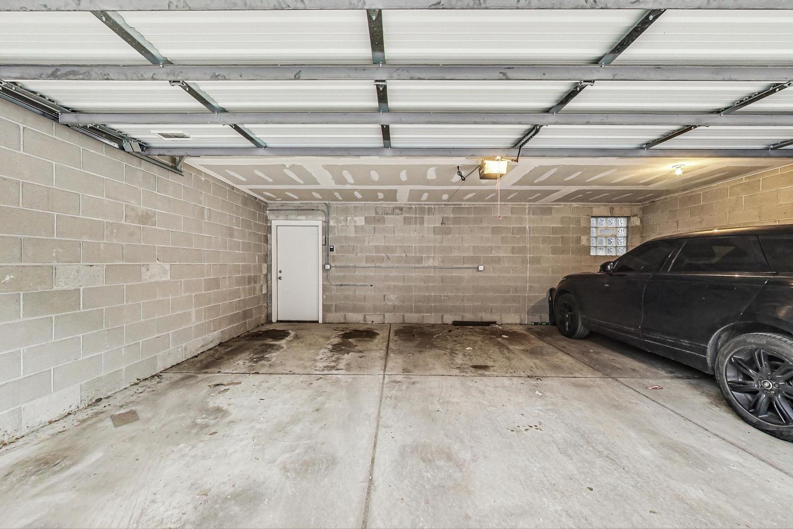 521 N Hermitage Avenue Unit: 2S