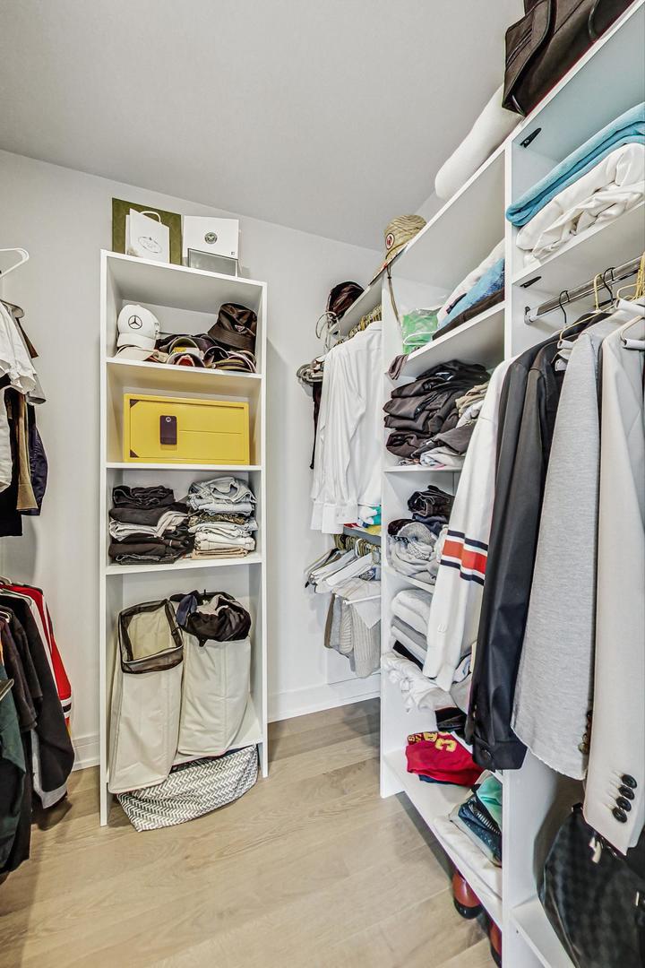 521 N Hermitage Avenue Unit: 2S