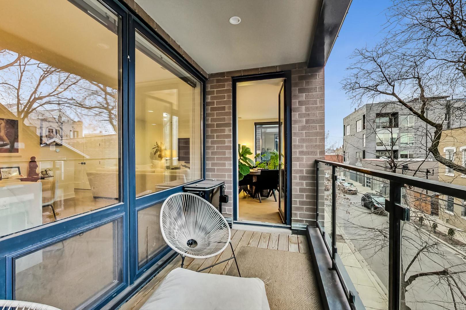 521 N Hermitage Avenue Unit: 2S