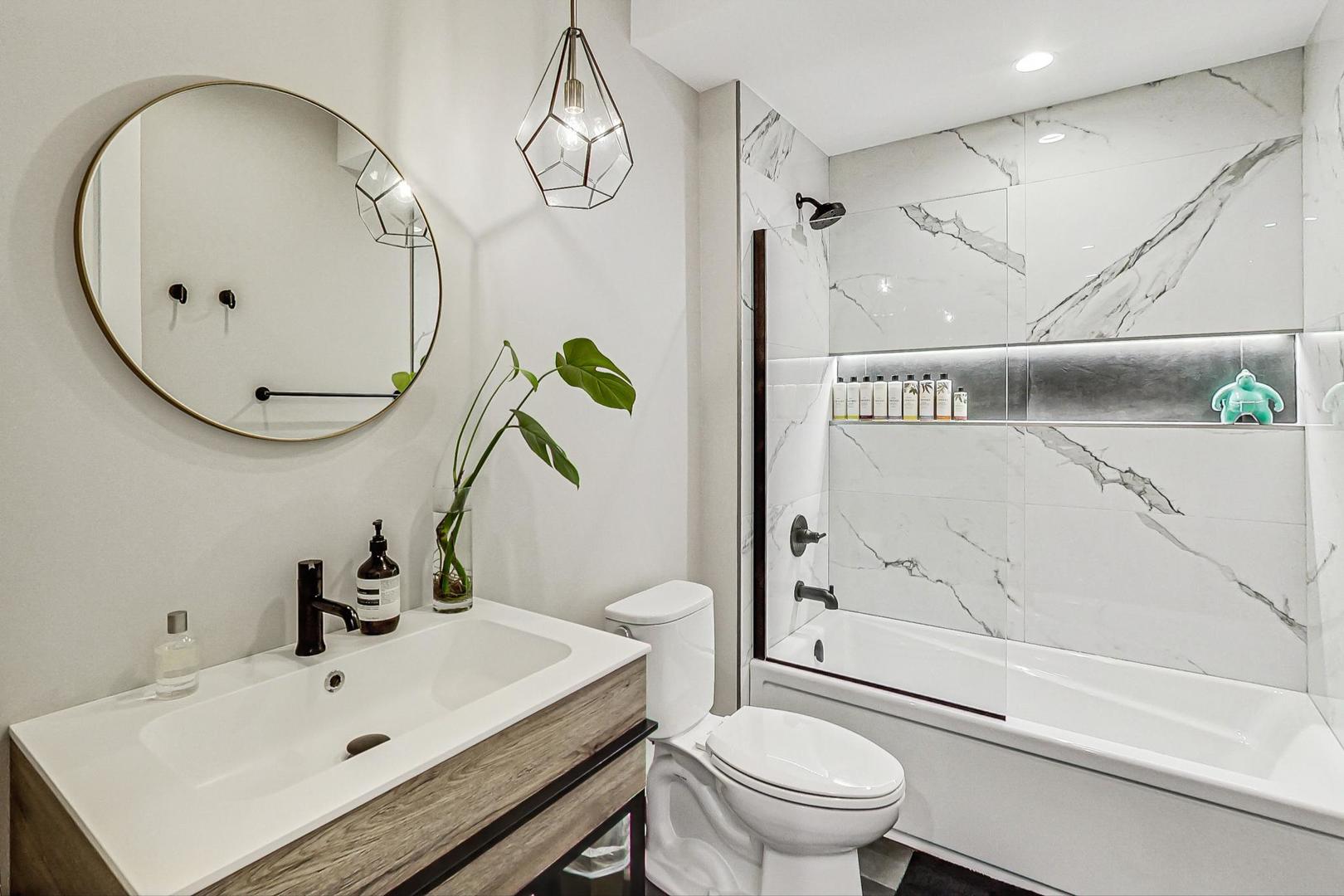 521 N Hermitage Avenue Unit: 2S