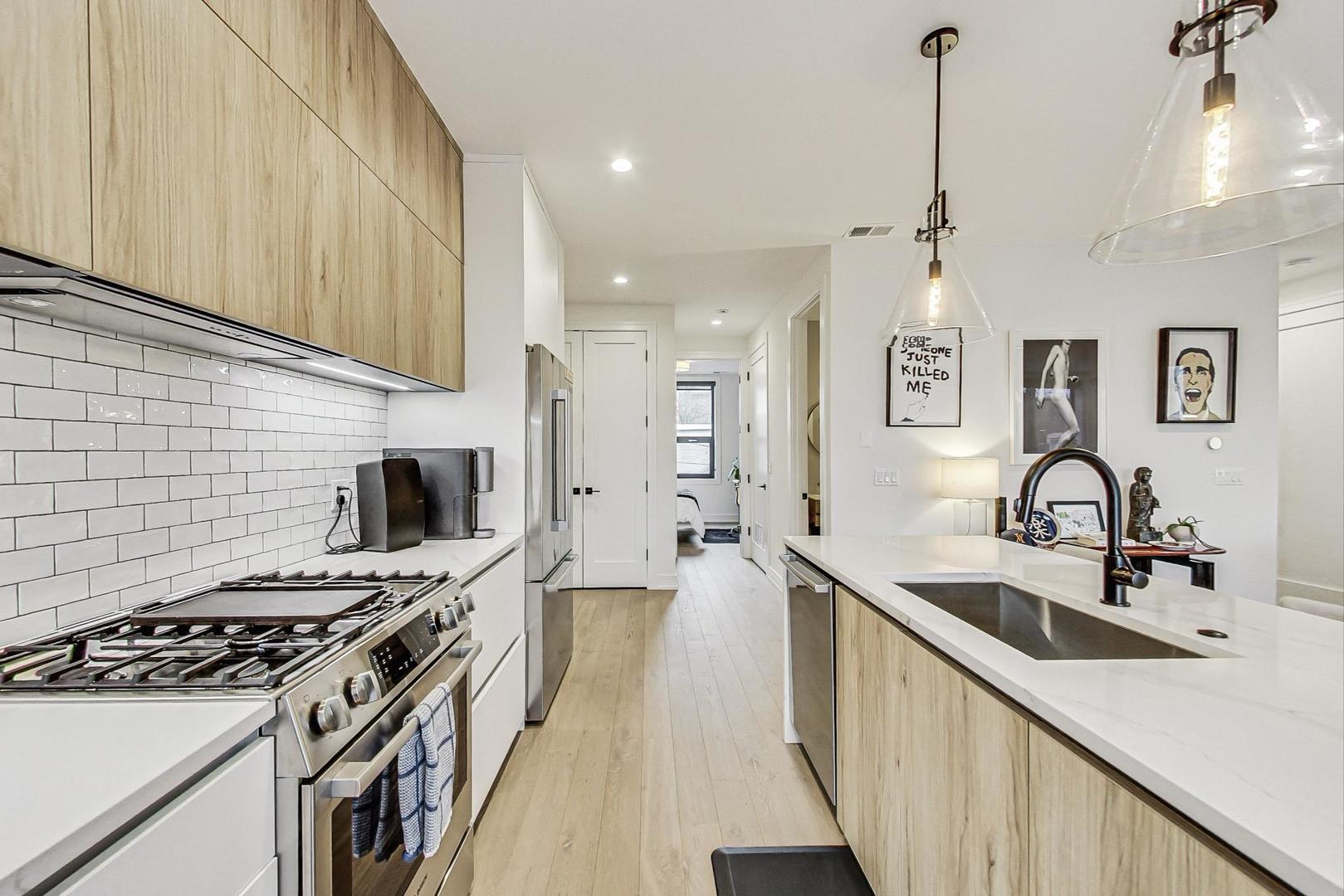 521 N Hermitage Avenue Unit: 2S