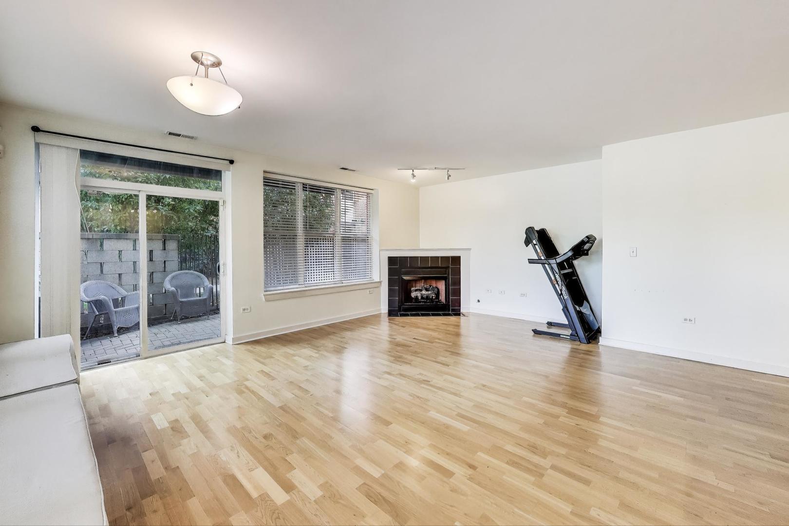 2235 W Maypole Avenue Unit: 101