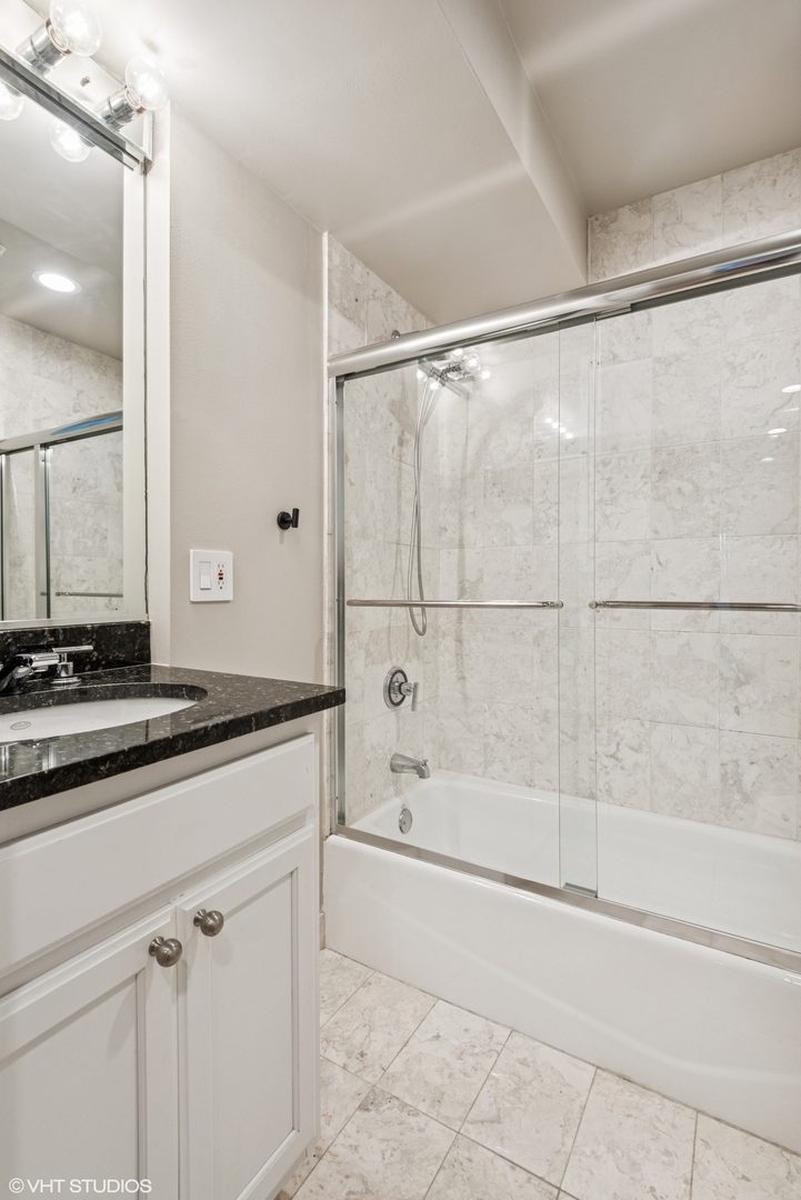 1015 N Hermitage Avenue Unit: A