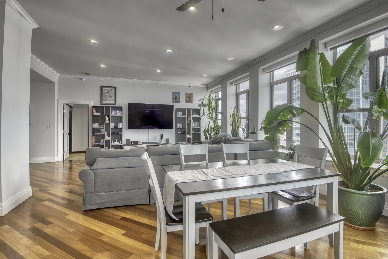 1717 S Prairie Avenue Unit: 2301