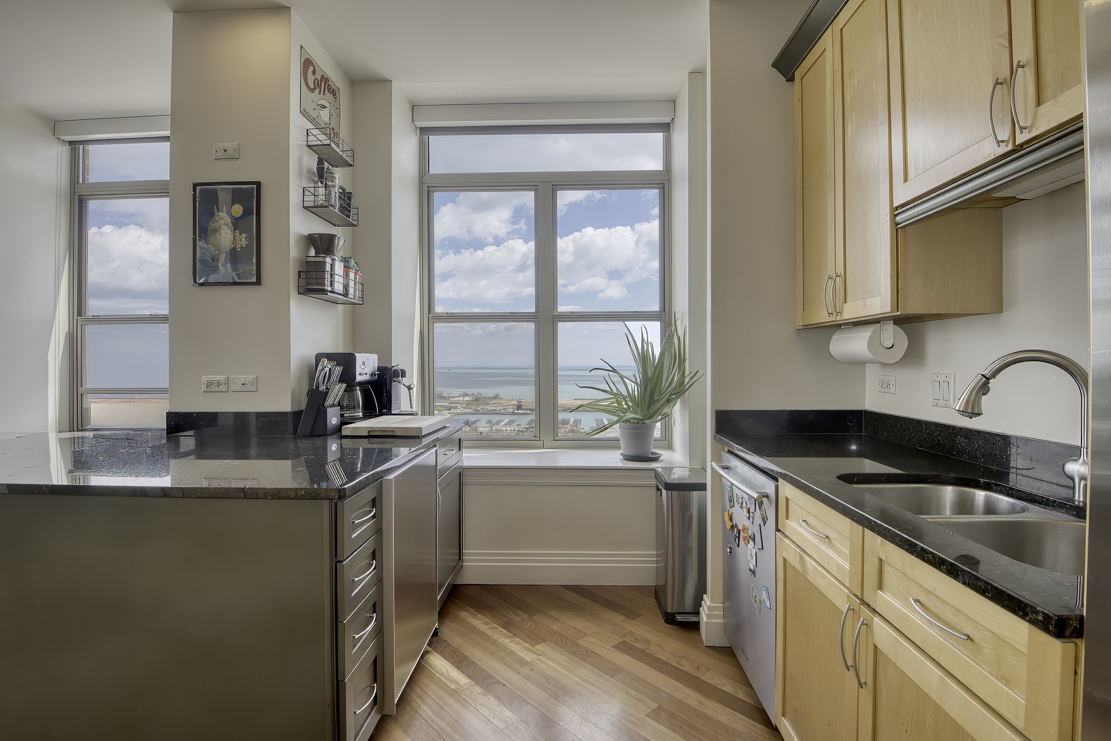 1717 S Prairie Avenue Unit: 2301