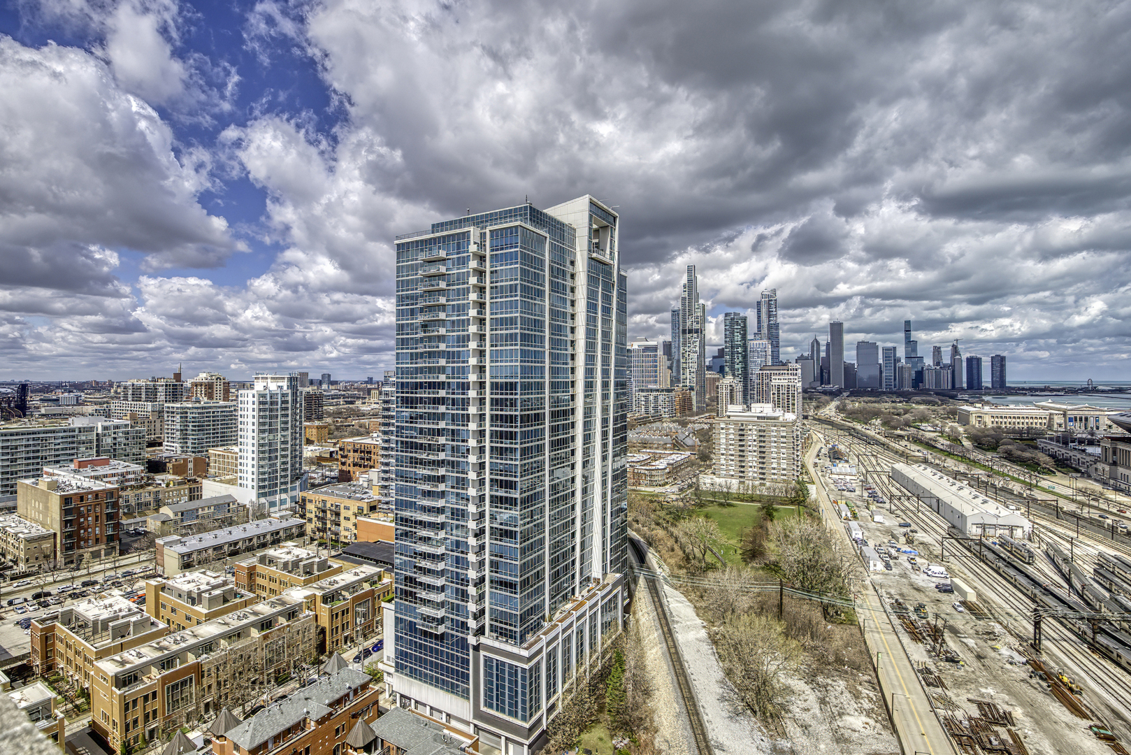 1717 S Prairie Avenue Unit: 2301