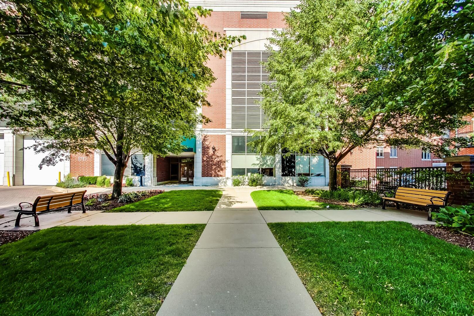 1717 S Prairie Avenue Unit: 2301