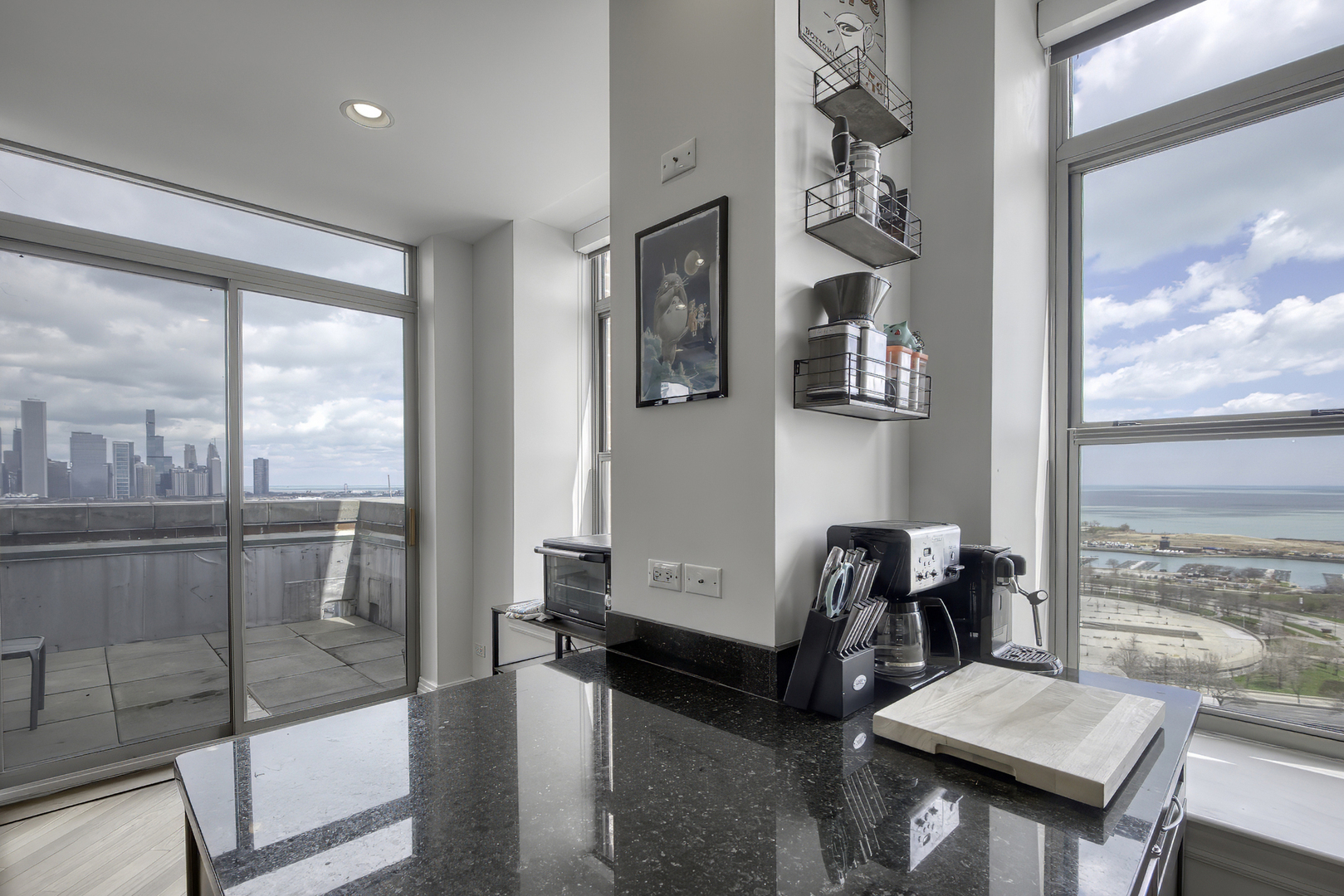 1717 S Prairie Avenue Unit: 2301