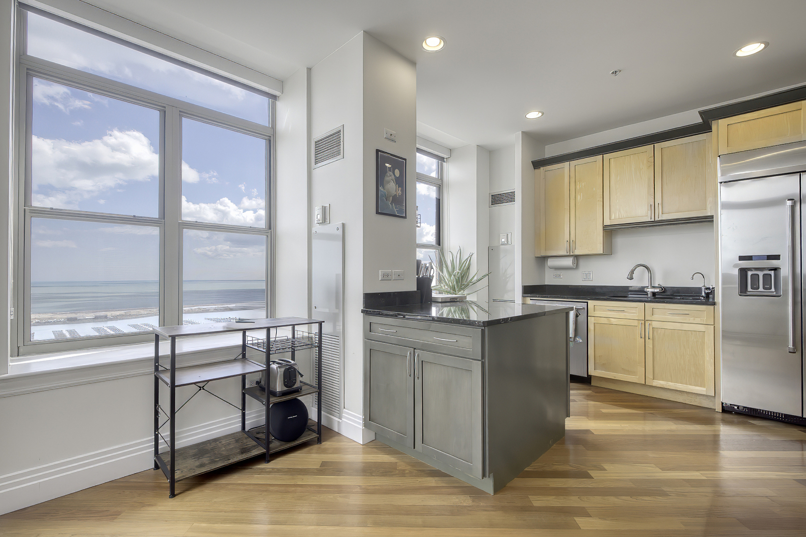 1717 S Prairie Avenue Unit: 2301