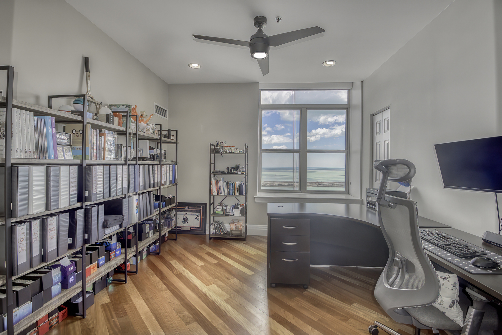 1717 S Prairie Avenue Unit: 2301