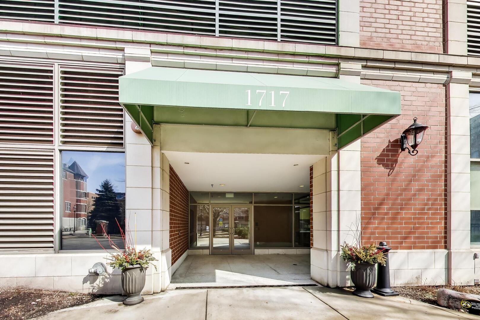 1717 S Prairie Avenue Unit: 2301