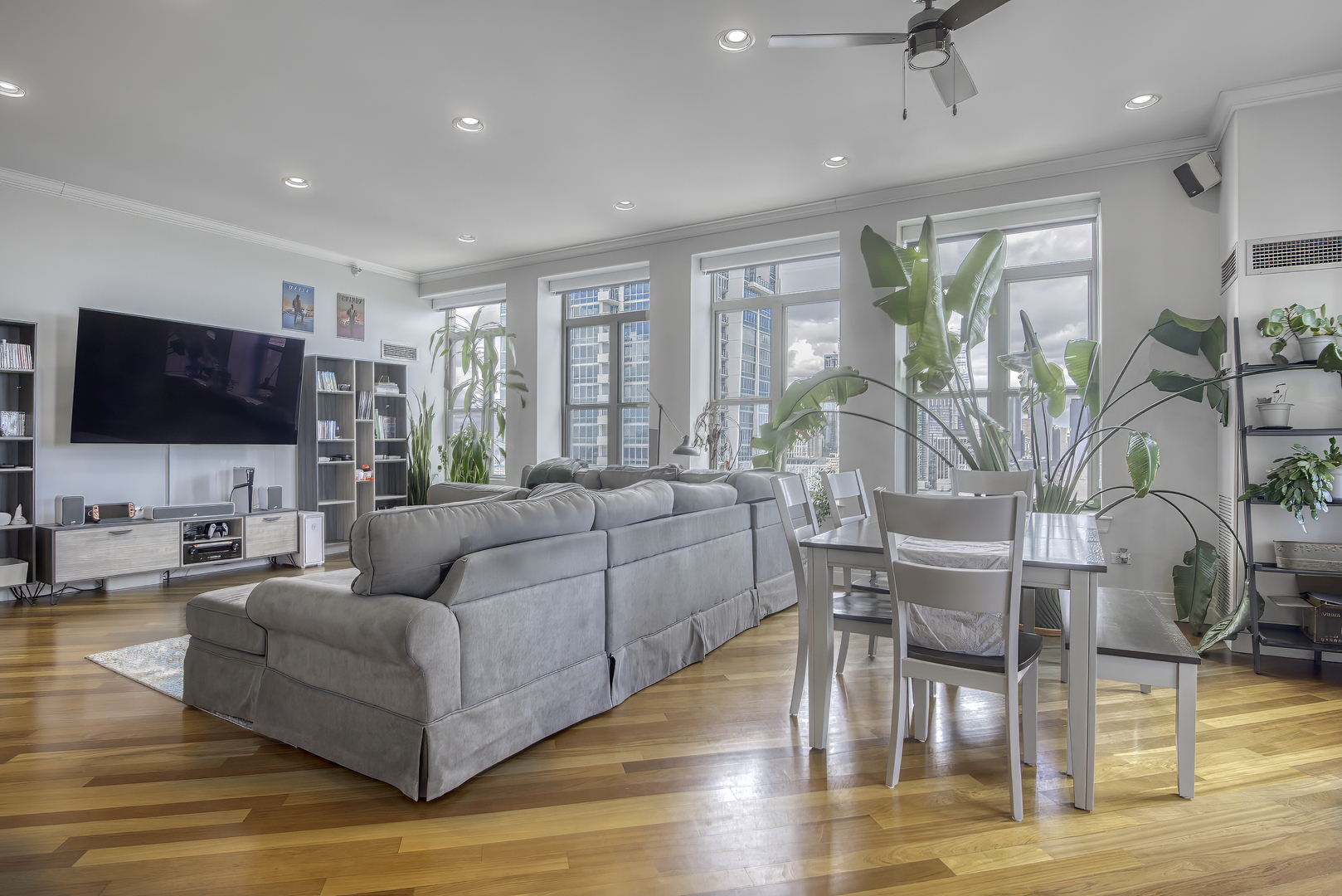 1717 S Prairie Avenue Unit: 2301