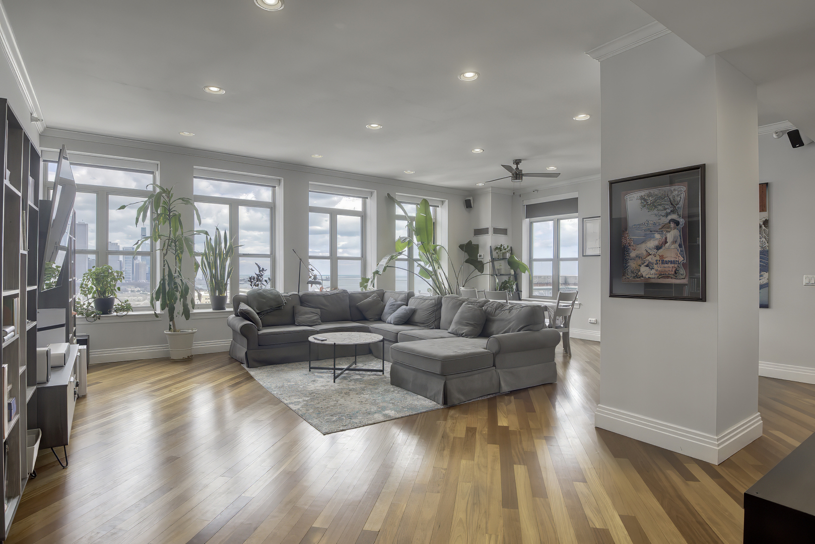 1717 S Prairie Avenue Unit: 2301