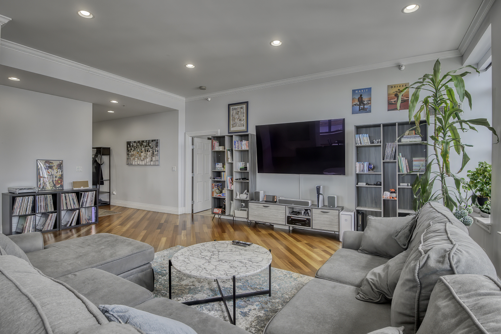 1717 S Prairie Avenue Unit: 2301