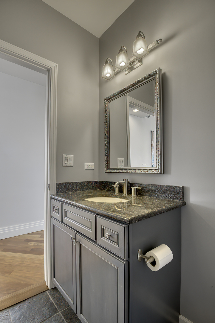 1717 S Prairie Avenue Unit: 2301