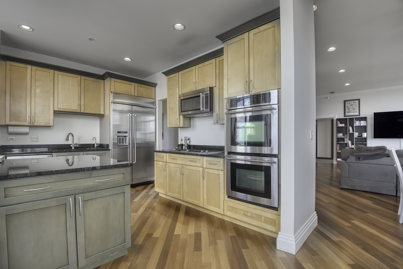 1717 S Prairie Avenue Unit: 2301