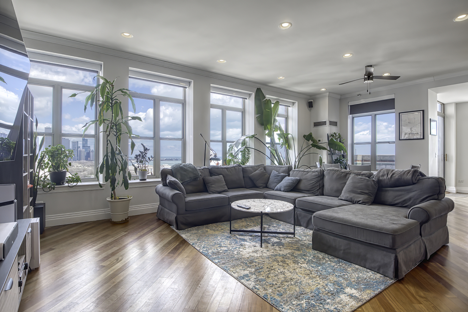 1717 S Prairie Avenue Unit: 2301