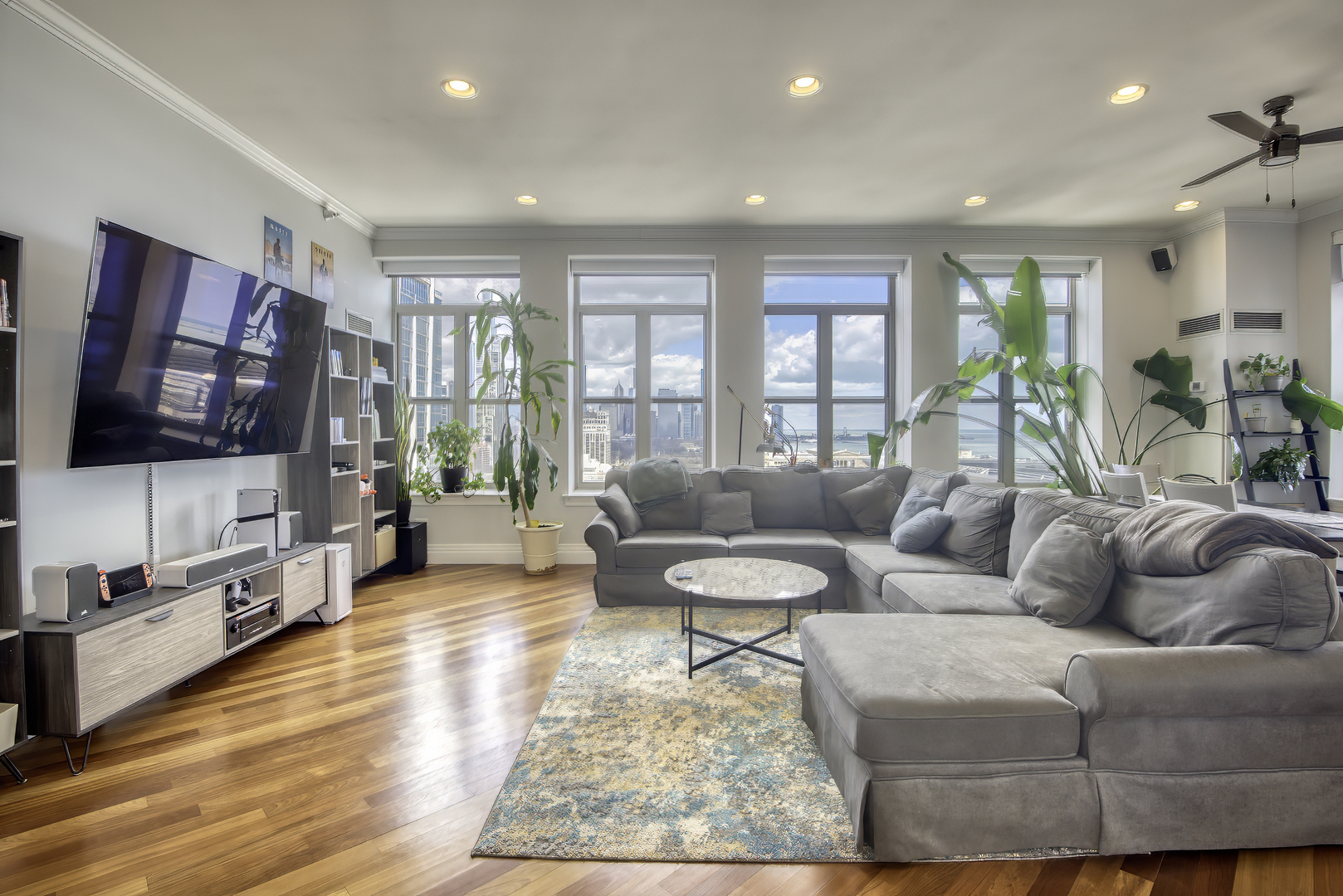 1717 S Prairie Avenue Unit: 2301