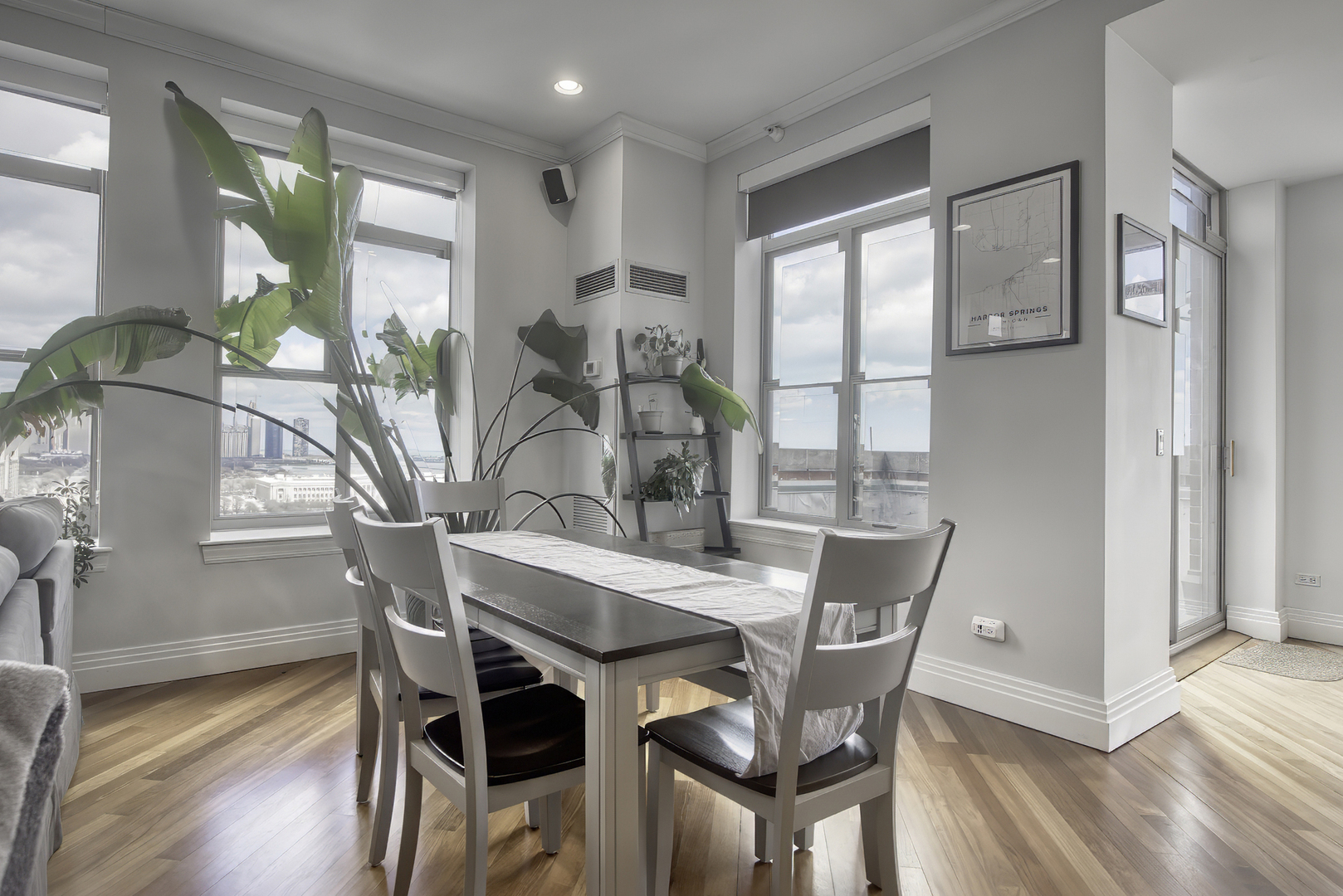 1717 S Prairie Avenue Unit: 2301