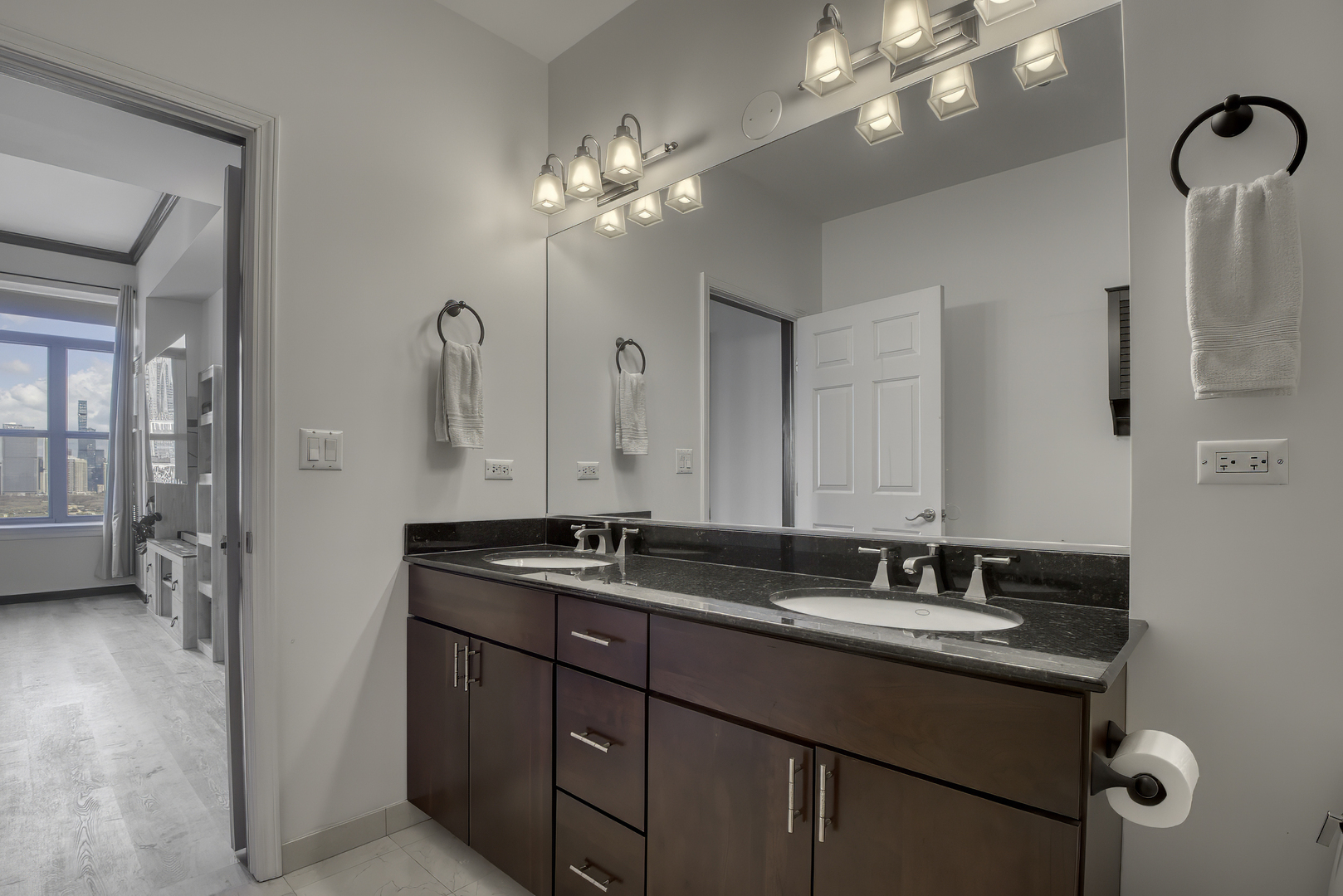 1717 S Prairie Avenue Unit: 2301