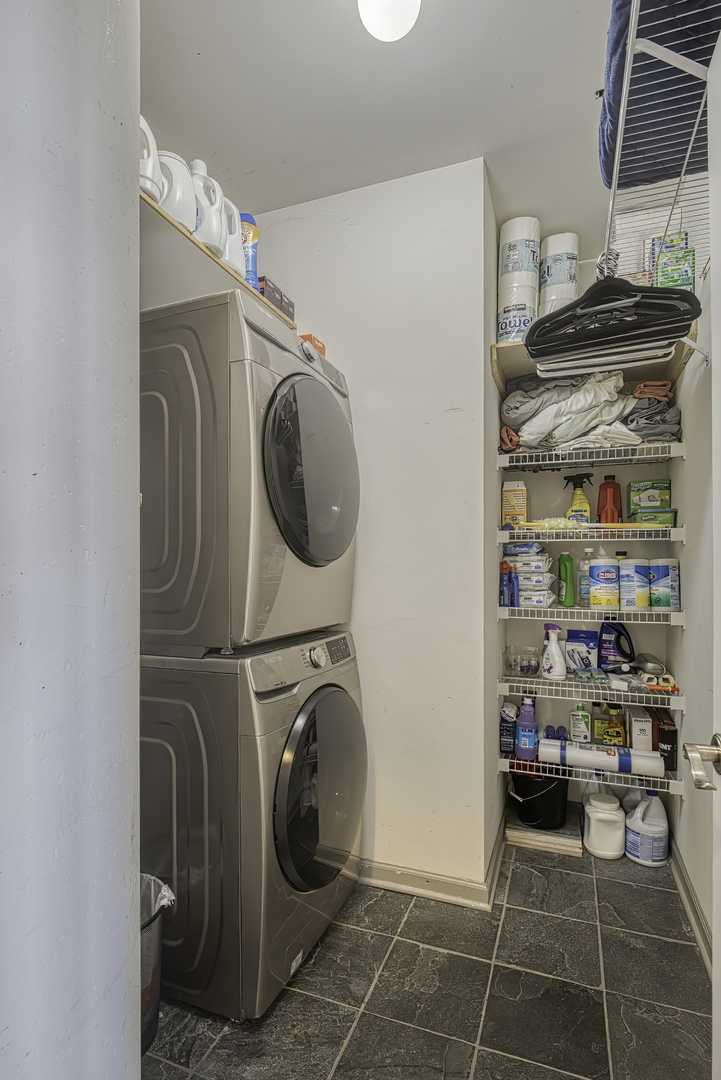 1717 S Prairie Avenue Unit: 2301