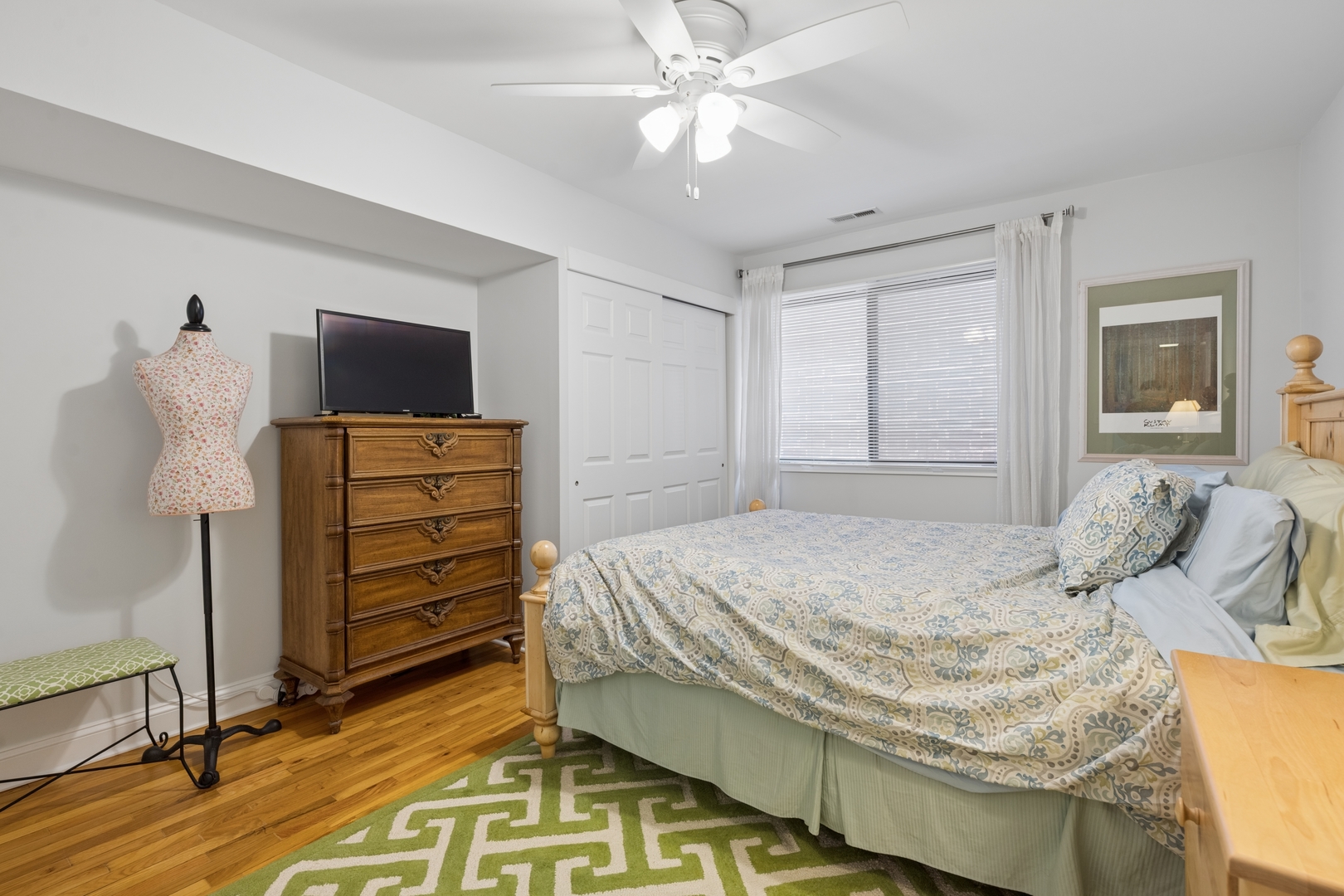 1122 W ALTGELD Street Unit: 12