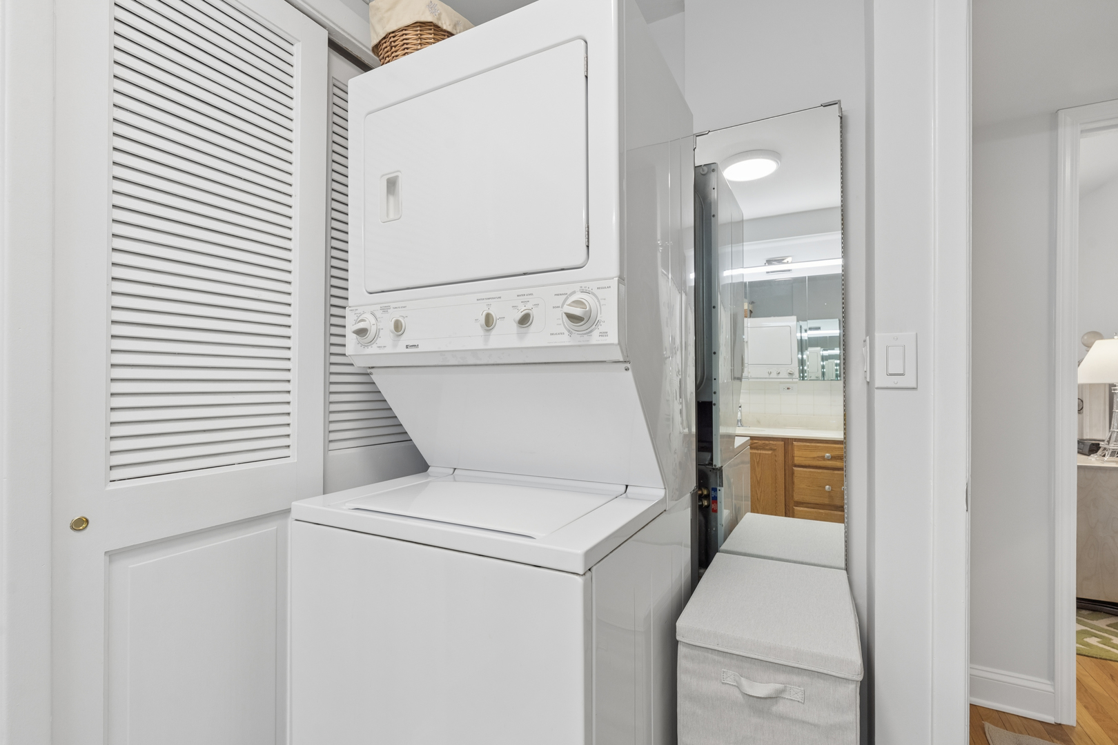 1122 W ALTGELD Street Unit: 12