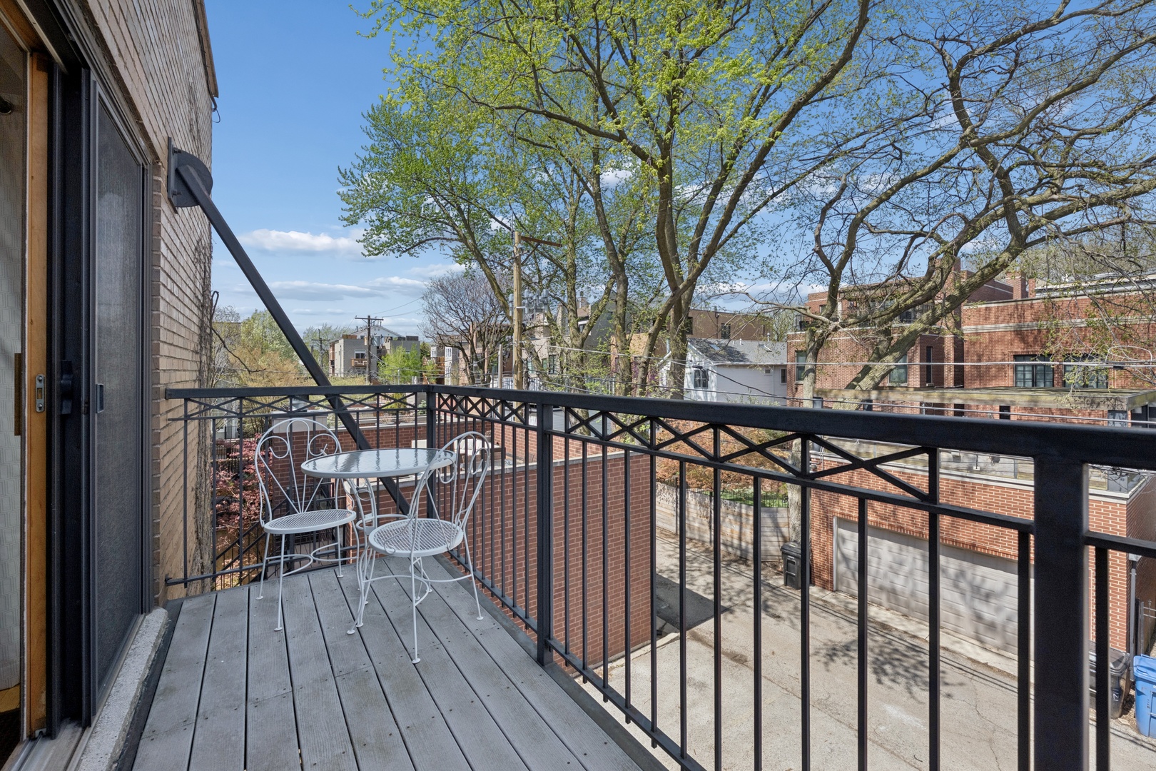 1122 W ALTGELD Street Unit: 12