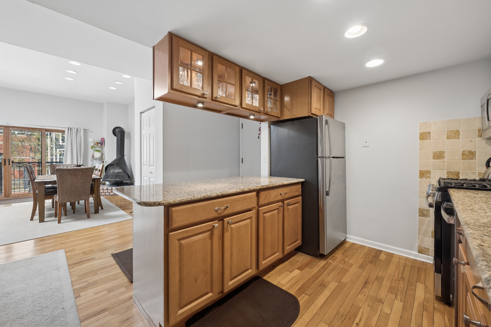 1122 W ALTGELD Street Unit: 12