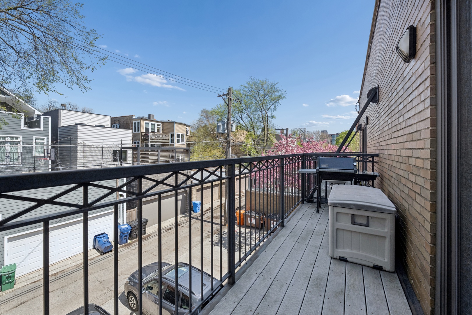 1122 W ALTGELD Street Unit: 12