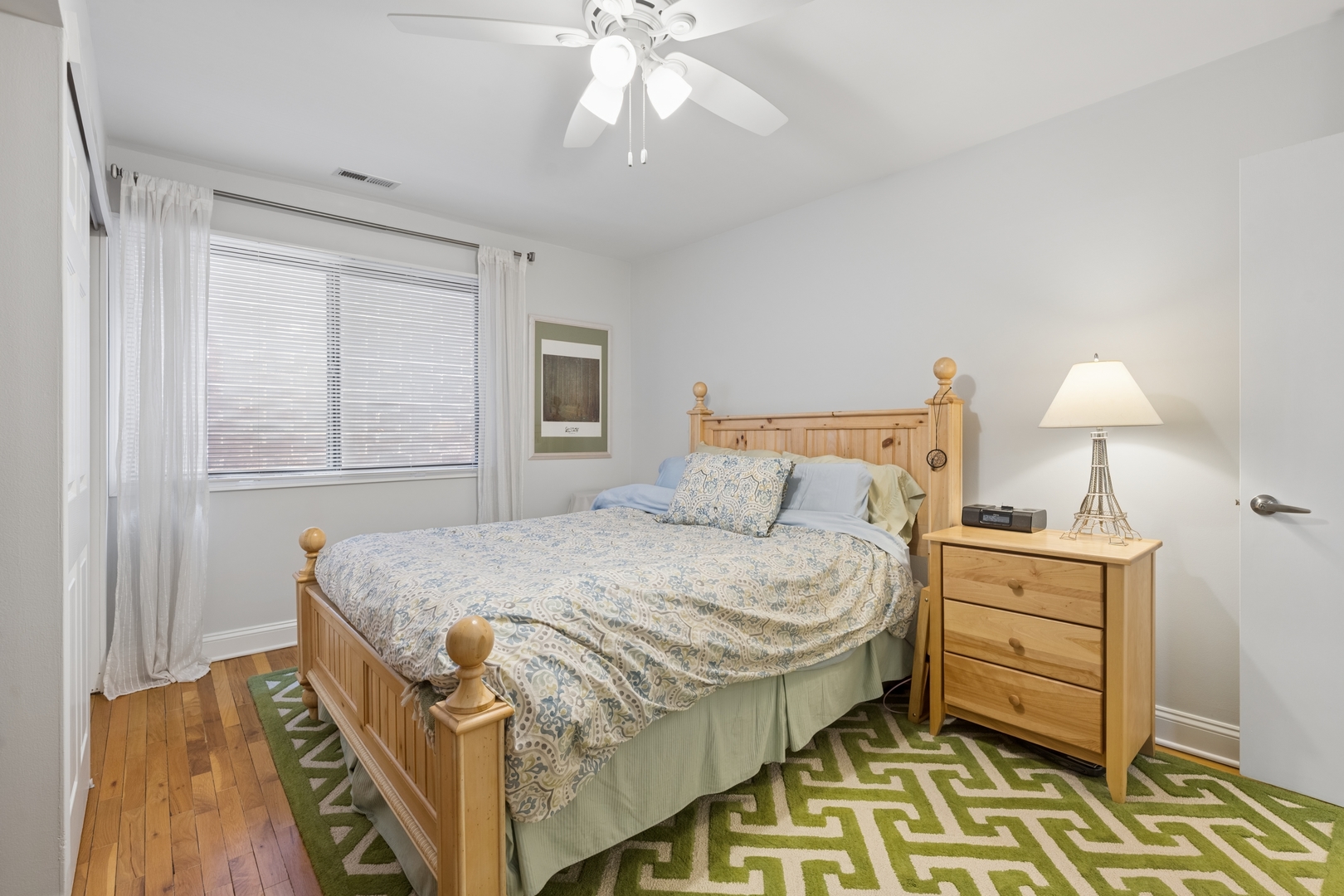 1122 W ALTGELD Street Unit: 12