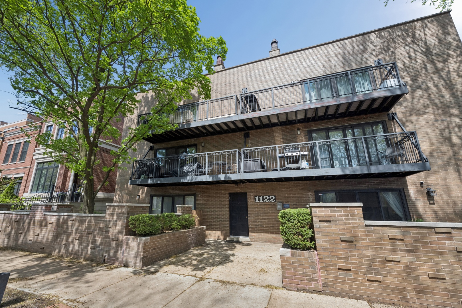 1122 W ALTGELD Street Unit: 12