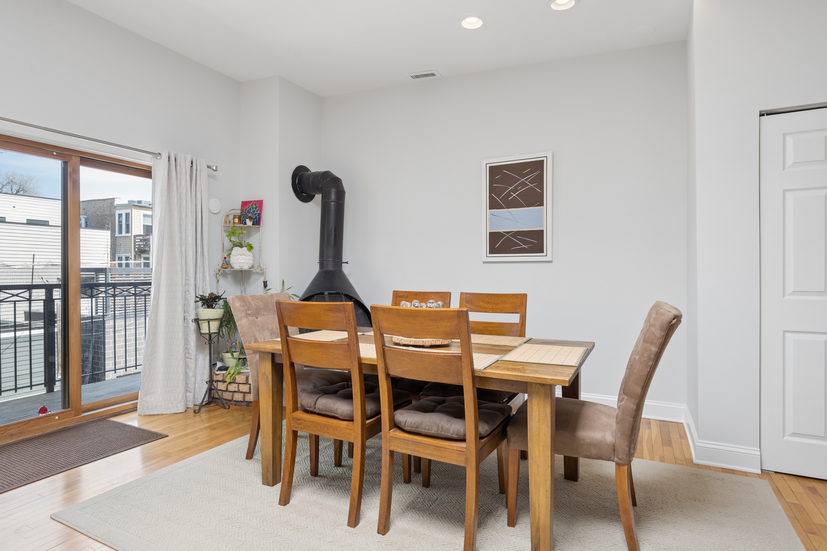 1122 W ALTGELD Street Unit: 12