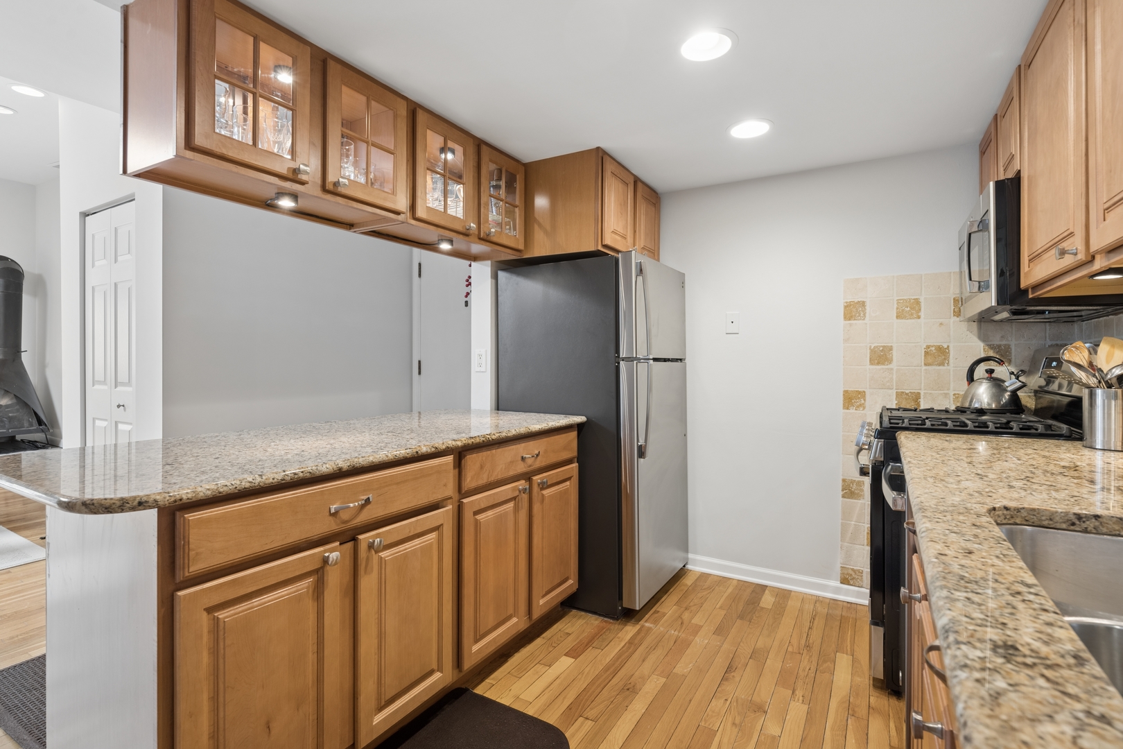 1122 W ALTGELD Street Unit: 12