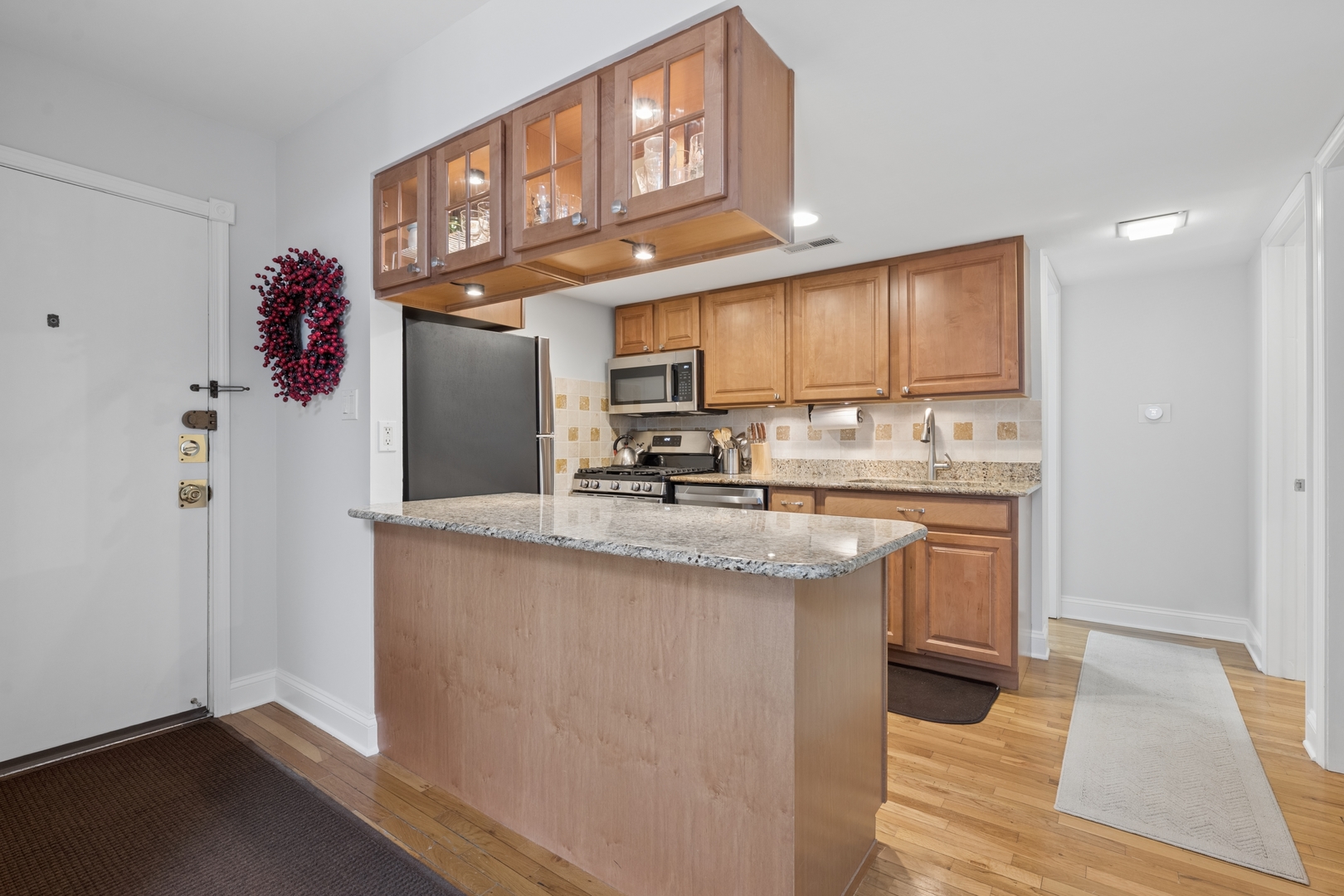 1122 W ALTGELD Street Unit: 12