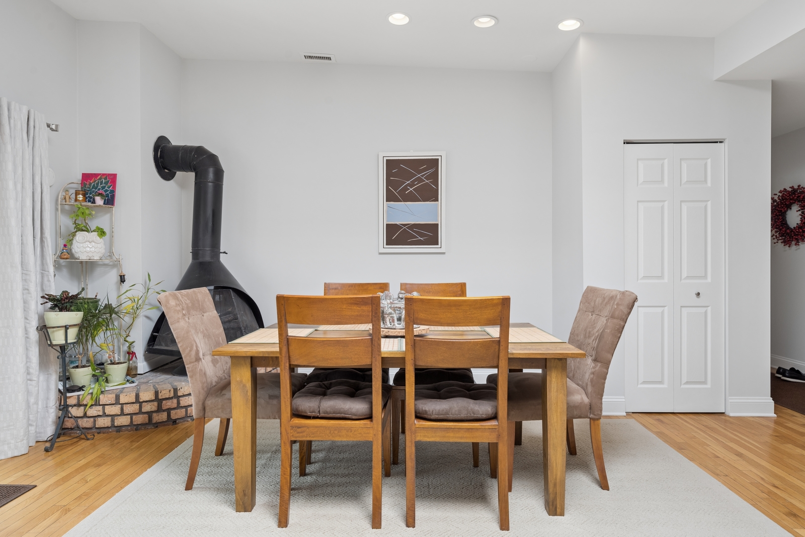 1122 W ALTGELD Street Unit: 12