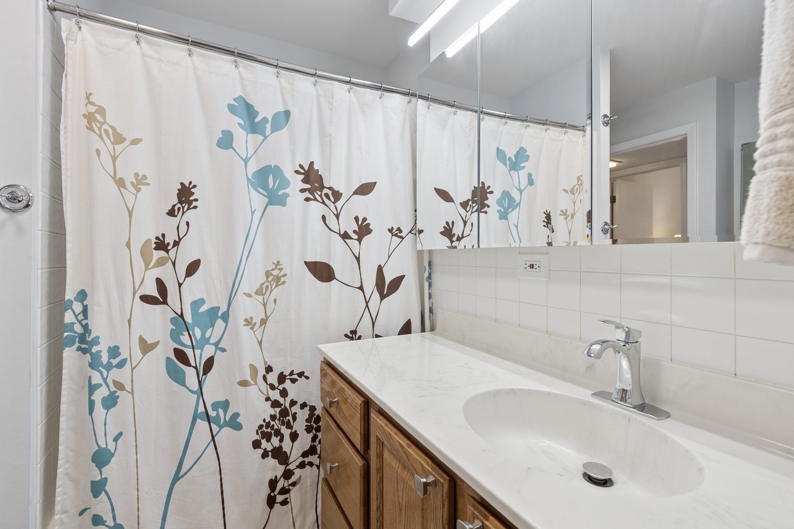 1122 W ALTGELD Street Unit: 12