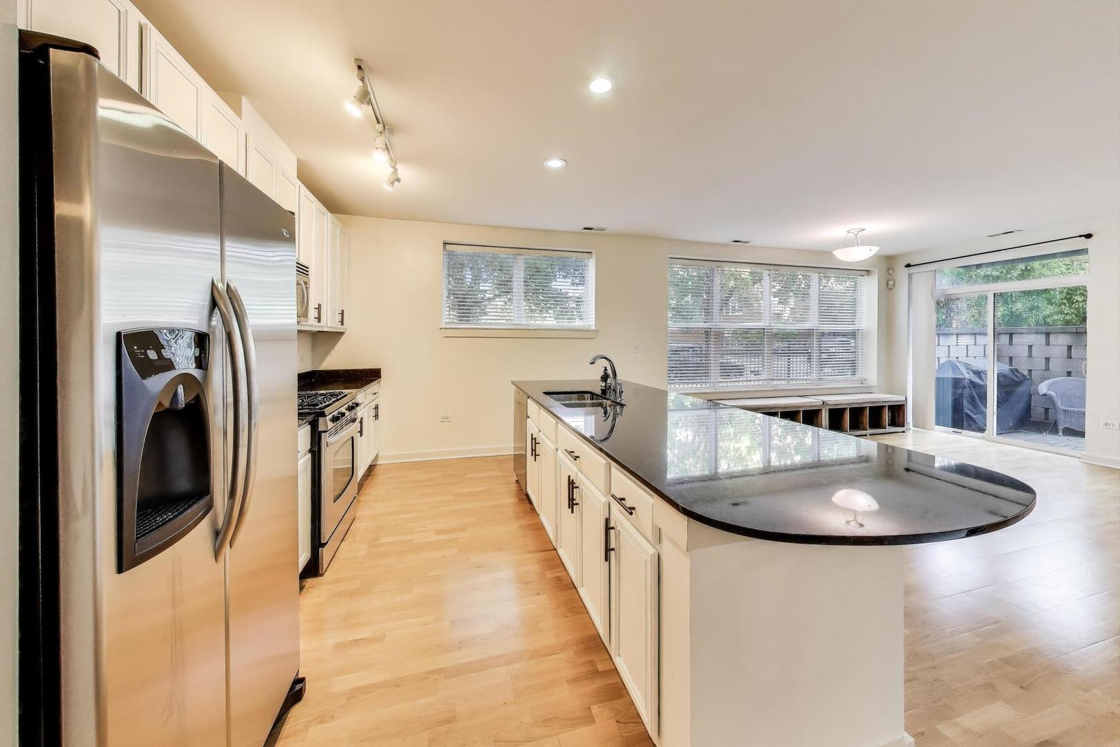 2235 W Maypole Avenue Unit: 101