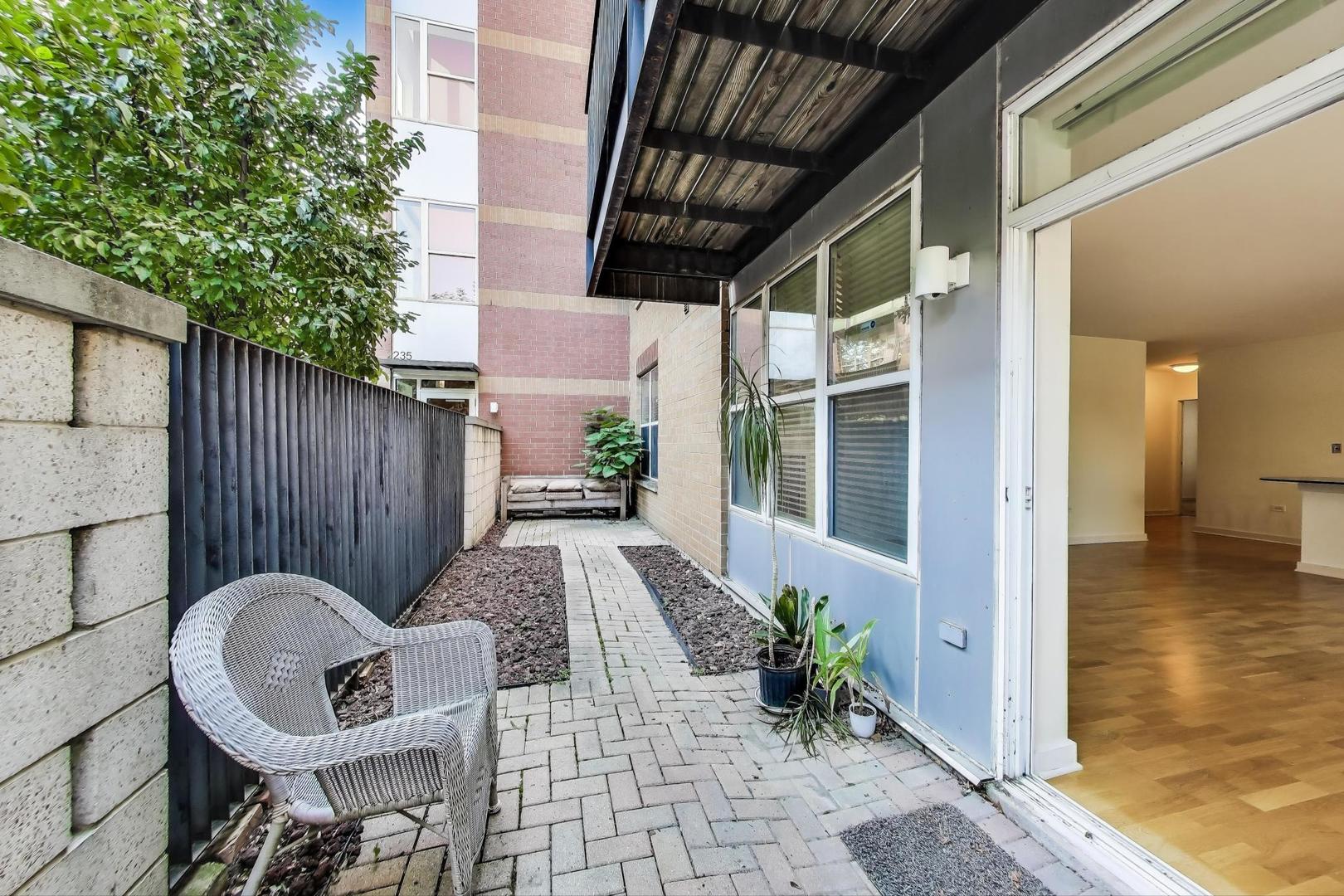 2235 W Maypole Avenue Unit: 101