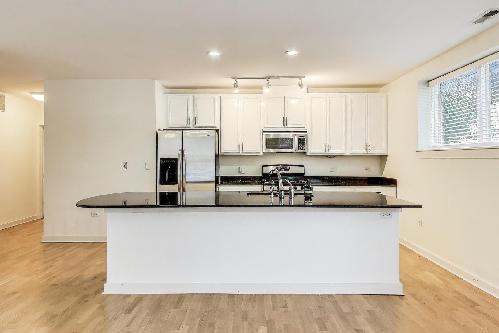 2235 W Maypole Avenue Unit: 101